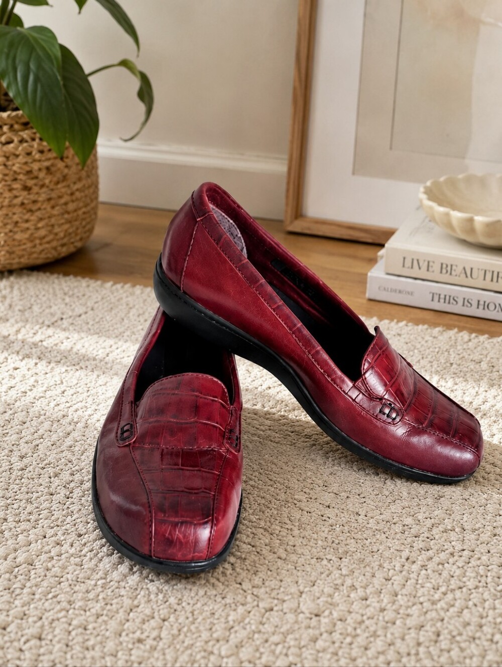Clarks Bendables Women's Burgundy Croc Embossed Leather Loafers Size 7.5 Comfort